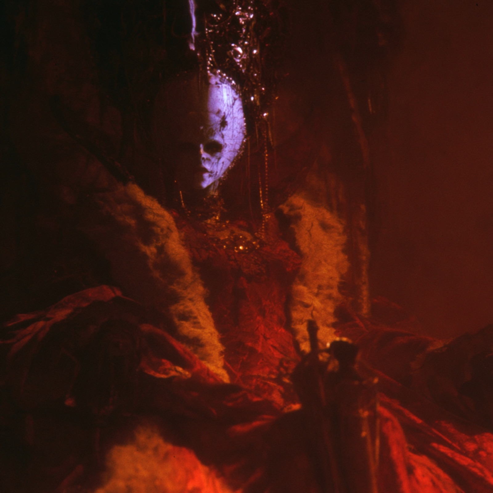 THRONE 182