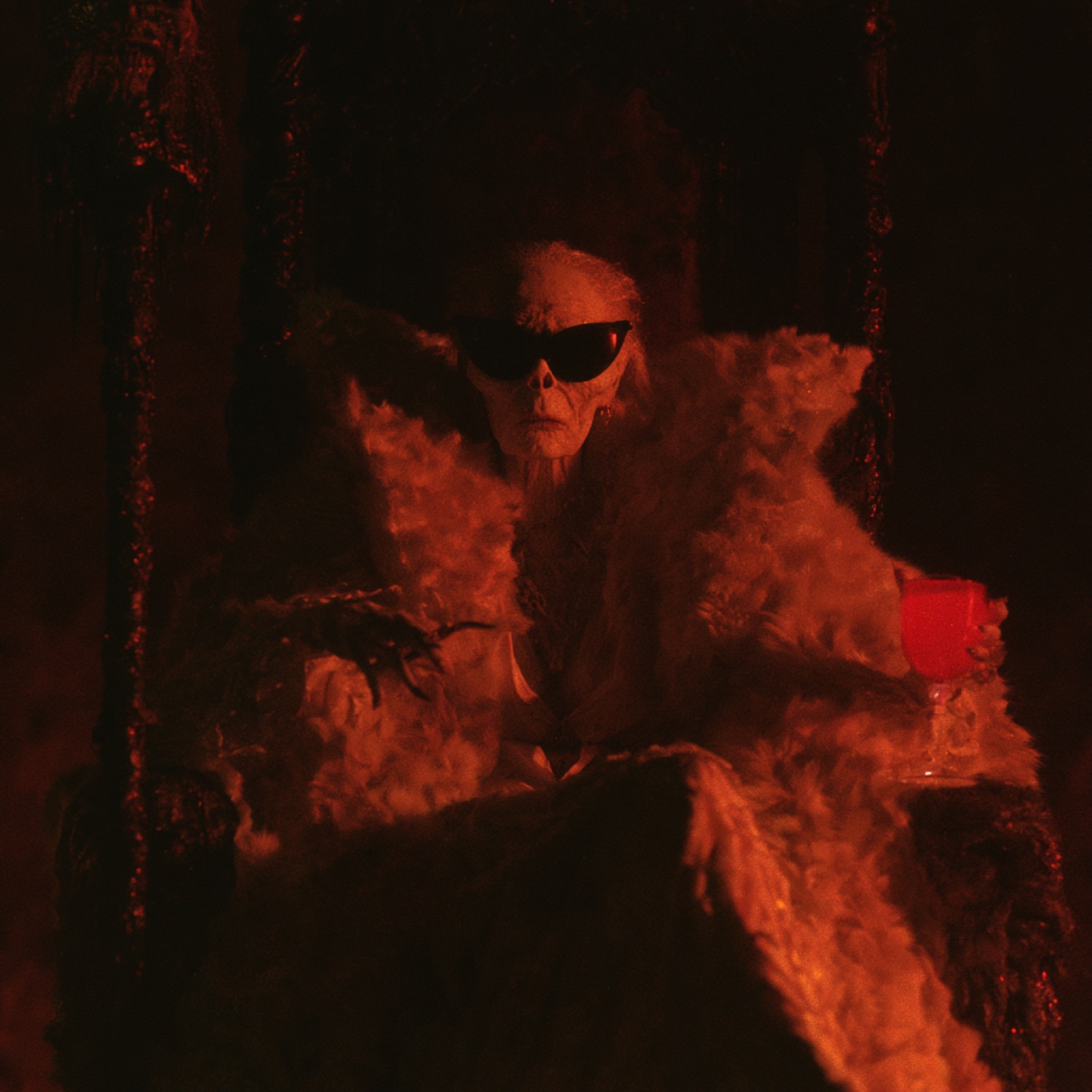 THRONE 194